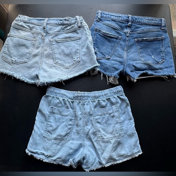 Lot of 3 Women’s Arizona Jean Shorts Size 5 - Picture 2 of 8